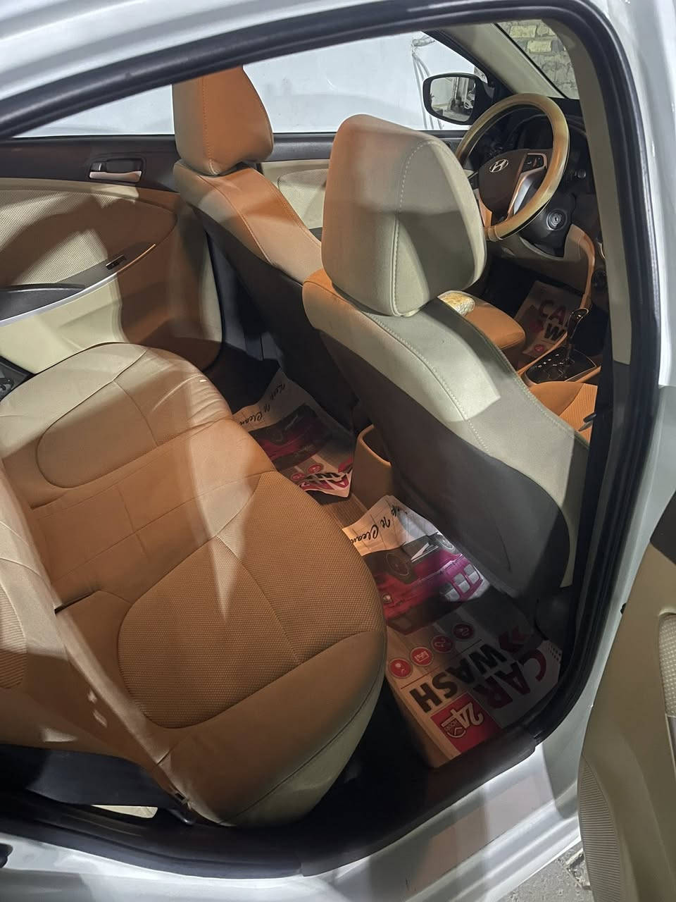 اكسنت ٢٠١٥
رقم نجف دولي سنوية ٢٠٣٠ باسمي 
مكينة وكير وتبريد ثلج 
فتحة خمسة ويل كب 
شاشة تاب لمس 
تحكمات وتجوة فول فول فول لاخير 
مكفول من الصبع والتبديل 
عدة كارت بخشم جاملغ 
ماشية ١٦٠ سيارة 
عنوان النجف
***********
سعر ٩٨ مستعجل على بيعتهة
