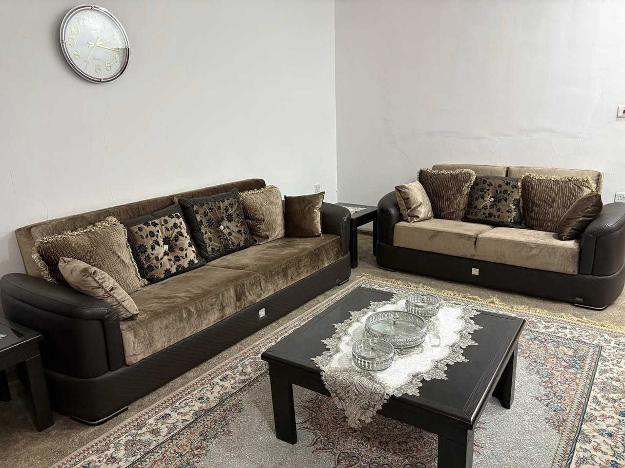 تاقم دانيشتن توركيه بنى مه خزه نه به ته پله كى ناوه راست و چواردانه ته پله ك هه موويى ماركه يى kim
له سليمانى نرخى ٣٥٠هه زار


**إذا كنت صاحب هذا الإعلان وتريد حذفه لأي سبب، رجاءا أرسل رسالة إلى الدعم الفني**