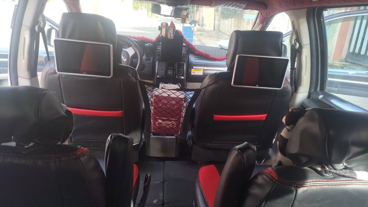 السلام عليكم
دوج كرفان 2010 محدث بجم 2013 
جاهزة من كلشي بس ينرادله صبغ ابيع احزام .
ضررها ضربات خارجيه بصيطه بدون دواخل 
السيارة حلوة وصارف عليها مال بيت مال شغل 
محرك كير شرط جدد ماصاللهم شهر شهرين من غيرتهم 
السيارة جاهزة الي ياخذها حتى غسل مايغسلها 
سعر البيع 109 وبيها مجال شي قليل 
للتواصل خاص او على الارقام التاليه 
***********
***********
