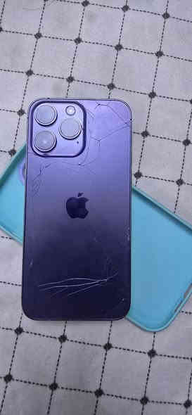 سلام عليكم 14برو ماكس ذاكرا ٢٥٦ بطاريه٨٧ شرق اوسط جهاز واكف فيس ايدي وبي هاي النقطه الي بلشاشه بكبر الابره الابيضه واتساب فقط *********** او خاص سعره ٦٠٠
