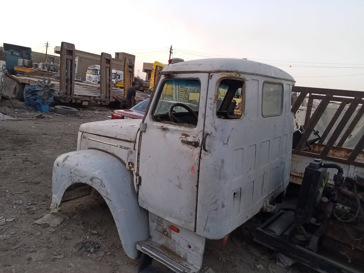 للبيع
المكان بغداد مدينة الصدر 
كسره وعطش 
***********

