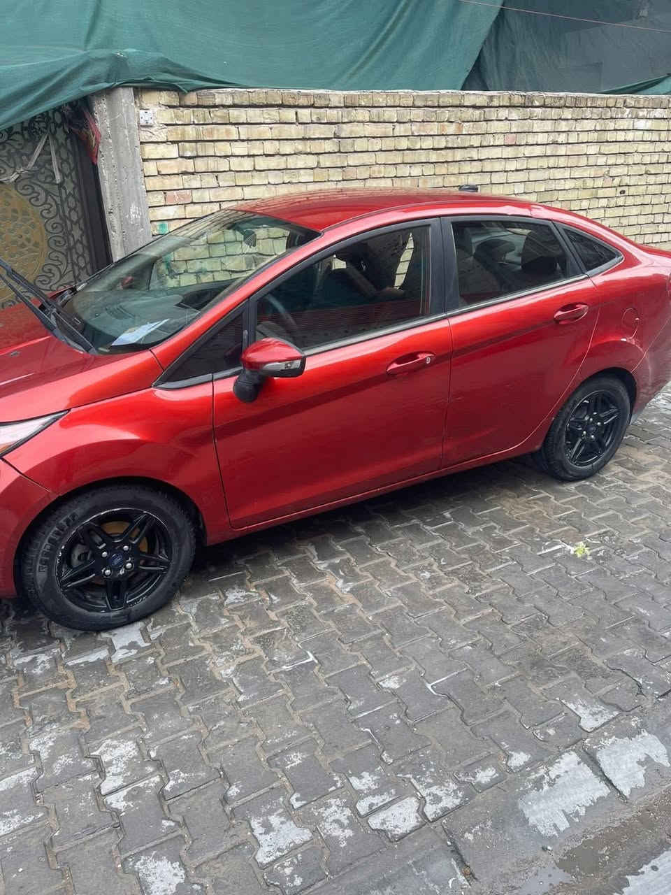 السلام عليكم …

فورد فيستا 2018 
السيارة كير مكينة كفالة 
حادثها امامي بنيد وجامة 
البنيد صبغ والدعامية 
السيارة خدمية ومرتبه ومال جناي 
رقم بغداد دولي باسمي 
مكان السياره كاظمية او حرية 
مواصفات se : تحكم سترين ،مانع انزلاق ، حساسات كاملة ، كامرة خلفية 
سعر السيارة 79$ وبيها مجال 
***********
 واتس ***********
