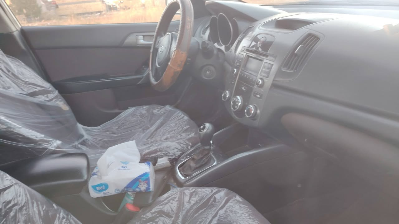 السلام عليكم
سيراتو موديل 2011. رقم سليمانيه بيها قاصرين راعيها ميت. راععيها عربي برمادي يسكن اهلها ماعدهم مانع بس يراد قسام شرعي  
سياره جاهزه. تخبل.    بيها حافة البنيد صبغ 
مكينه وكيروتبريد. جاهزه.  السعر 77
***********
