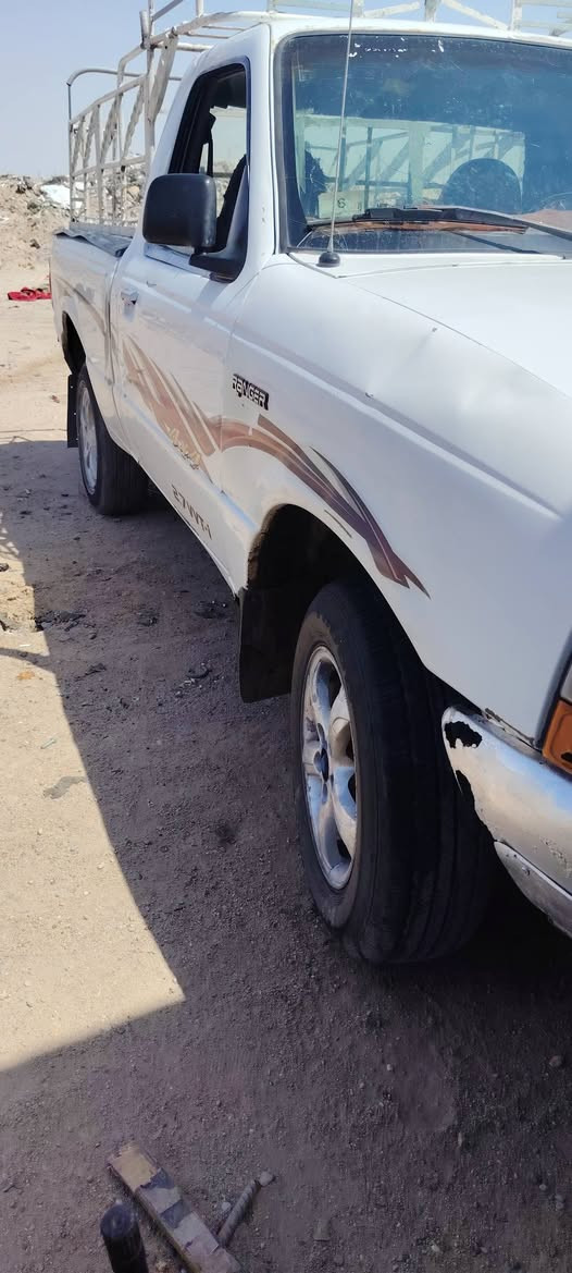 سلام عليكم البيع فورد موديل 2000 رقم بغداد شرط التحويل  مكينه لا تبخير ولا تنقيص كير نمر 5 حداديه ستوني مسويه ستيرن باور قماره حلوه لا خياس والبدي حلو  طخم تاير جديد باتري جديد شاصي مكفول سعر 35وبيه مجال مكان البصره الزبير ***********
