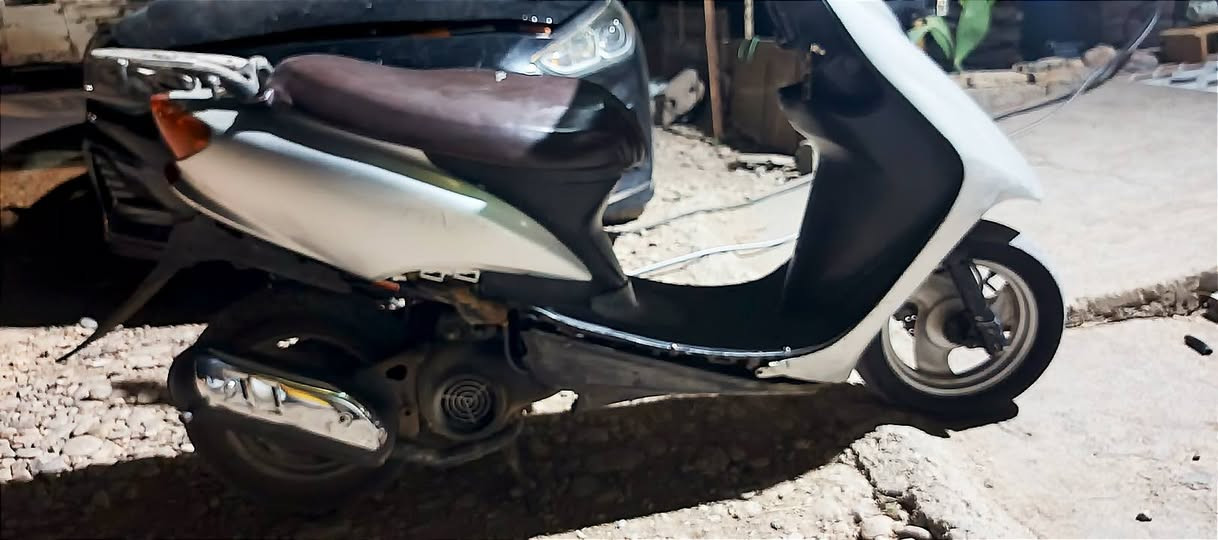 سلام عليكم دراجة ستين عصفورية فحل 
للبيع الدراجة نضيفة وحلوة مكينة ما مجفتة ولا مفتوحة المكينة بلادية 
تيراتها جدد عداد السرعة ولايت شخال 
السعر 200 قفل لاستفار علة هاذة 
الرقم / ***********
