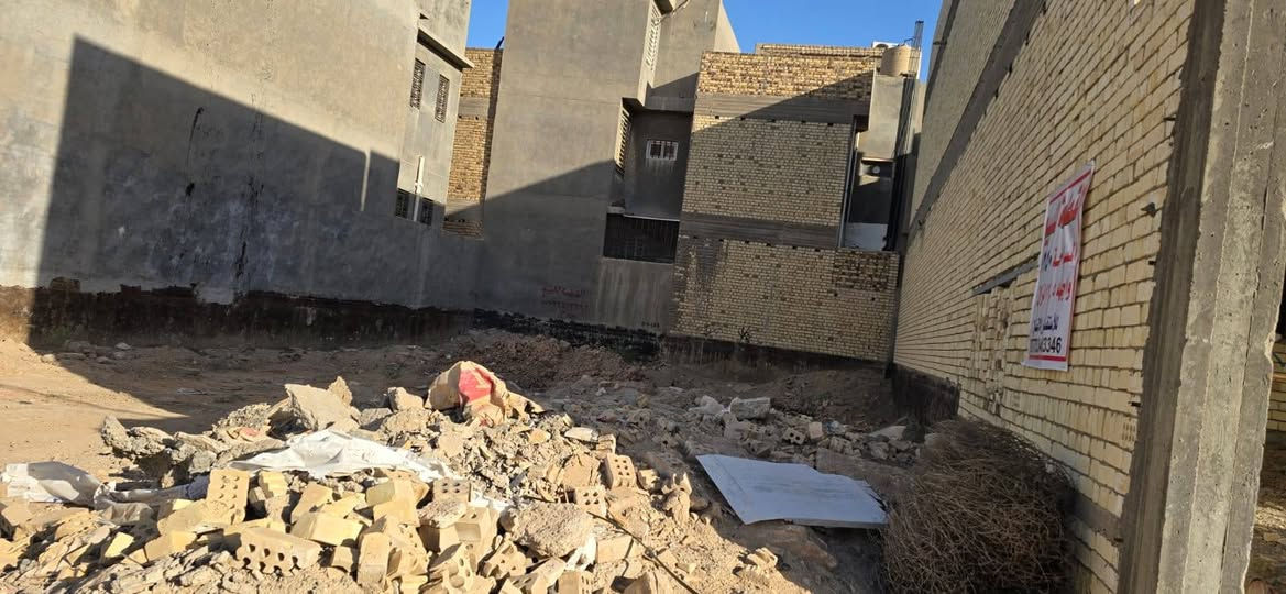 السلام عليكم
قطعة ارض للبيع طابو صرف الموقع الحلة الظباط ٢ مقابل معمل مرور بابل خلف مجمع القضاة 
المساحة ٢٥٠
واجهة ١٢.٥ نزال ٢٠
مميزات القطعة الاقرب الى شارع كربلاء والوحيدة بالفرع ما مبنية وعكس الشمس وبباب البيت مستقبلا فرع المنطقة مخدومة بالمجاري والارصفة باقي عالتبليط البيوت المبنية حديثة والجيران اسال بنفسك قبل الشراء السعر ٣٠٠ مليون والي يكول غالي عامل عالقطع الزراعية الي السند بي ١٠٠ شخص شوف بيش 
للاتصال ***********
