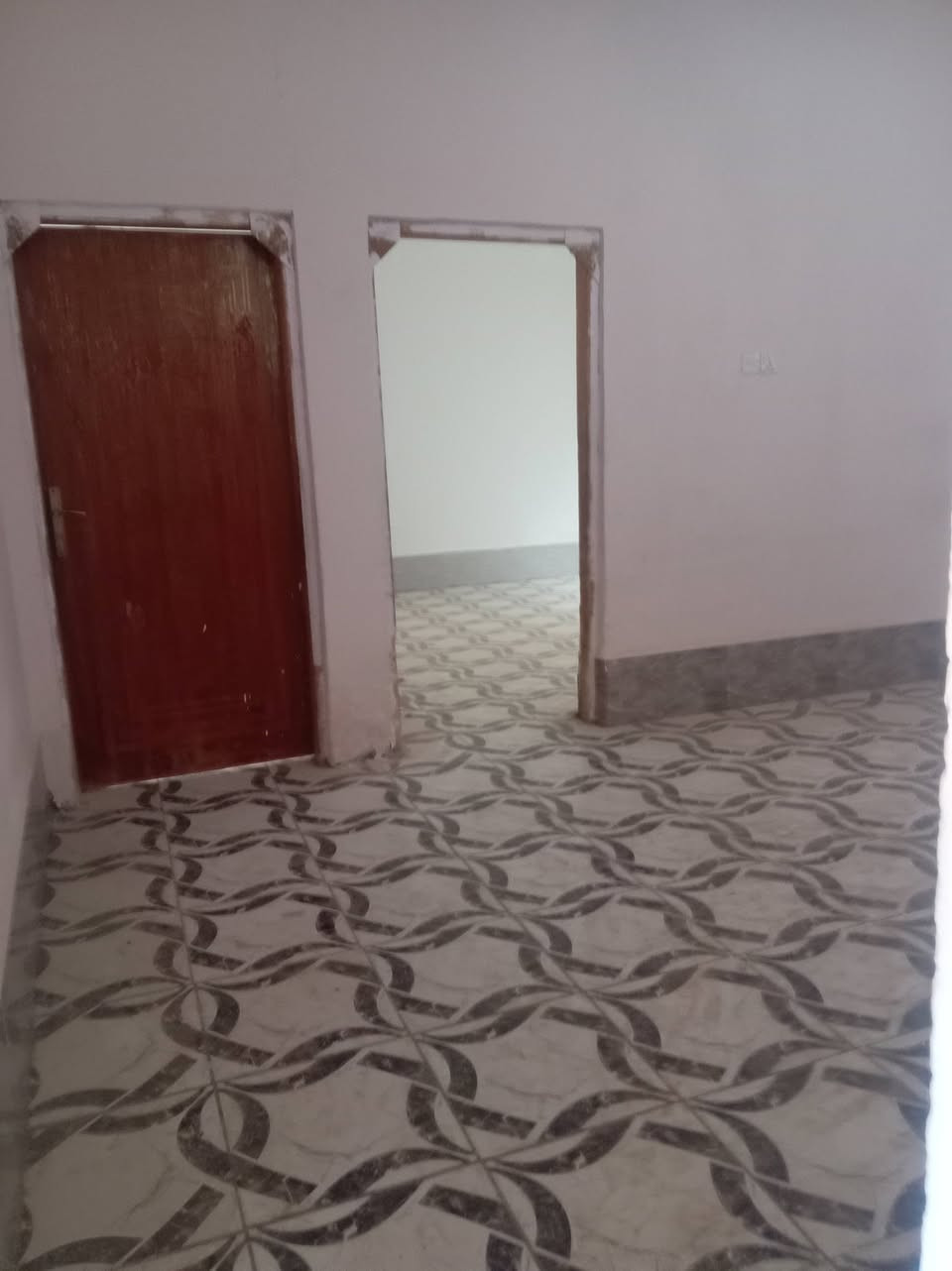 الإيجار مشتمل حي الحكيم   مساحته ١٢٠ غرف نوم وهول استقبال مطبخ بشارع  الوائليه مدارس ابتدائية  يبعدن عني الشارع ٢٥٠ متر    الاتصال واتساب ***********
