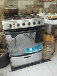 طباخ ايطالي • نضيف • ٤ اعيون