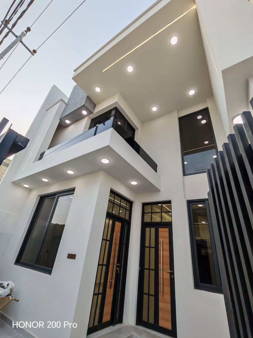 #دار_للبيــــــــــــــع بناء #حديث

الموقع: نادر الاولى حي الزيتون 

_______________________
المساحــــــة/ 151م #طابو_زراعي_سند25
_______________________
      🏠[ تفــاصيـل الــــدار  ]🏠

#الطابــــــــــق_الأرضـــــــــــــي🔹

غـــرفة نـــوم وصاله وكليدور ومطبخ ومجمع صحيات وطارمه

#الطابـــــــــق_الثانــــــــــــــــي🔹

غـــرفتين نـــوم وكليدور ومجمع صحيات

________________________
للاستفسار على باقي  التفاصيل 
لطفاً الرجاء الاتصـــال او مرآسلتنا على الواتساب ⤵️
🔻🔻
سيد رائد    
📞0️⃣7️⃣8️⃣1️⃣1️⃣0️⃣6️⃣4️⃣2️⃣1️⃣3️⃣
سيد حسين
📞0️⃣7️⃣8️⃣7️⃣2️⃣5️⃣7️⃣4️⃣7️⃣3️⃣3️⃣

              او وآتســــــاب📲

المكـــــتب ☎️ 
***********
***********
‎‏‎     🧱#مكتب_عقارات_سيد_رائد🧱

               🏗️ #مــوقع_المكتب🏗️
📍{بابل/الحله شارع نادر الرئيسي مقابل  شارع الطب العدلي بالقرب من اسواق الجمل }

_______________________
#تنوية / لمن يرغب عرض عقاره فـــي صفحتنا يرجى الاتصال بنا 
_______________________
أنتبــه🔻🔻
‎🔳#الصفحه_الرسميه_للمكتب_فقط✅

#عقارات_الحله #بيع_وشراء ،#عقارات #بغدادالعراق #الحله #مشاهيرفيسبوك
#مكتب_عقارات_سيد_رائد 
#الاول #في_بابل
