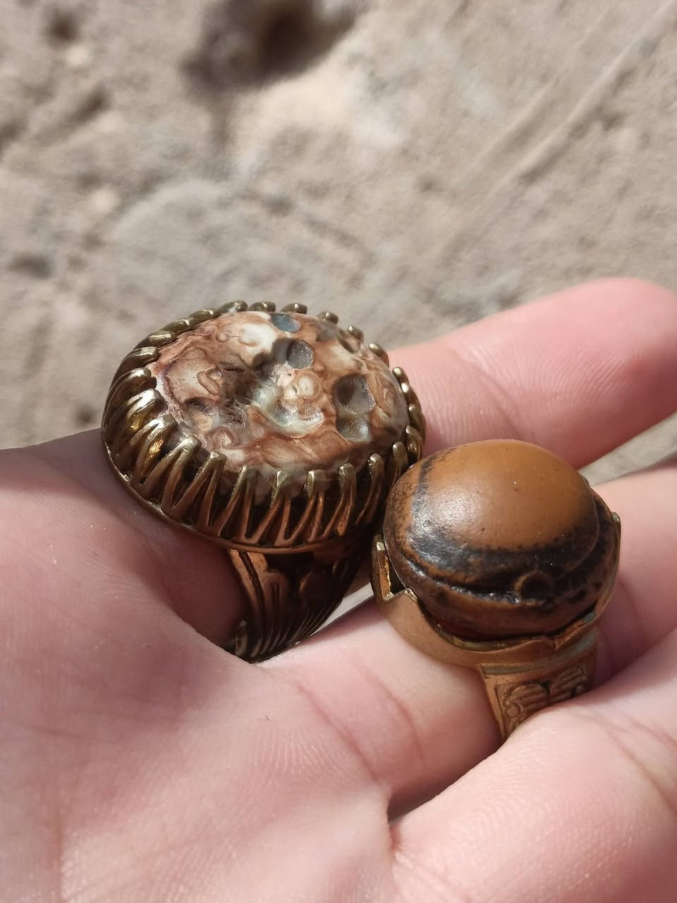 السلام عليكم
سلطاني ملاكط وداوودي نحاسيات ثنينهن بـ25 مع التوصيل 
للتواصل واتساب (***********)
