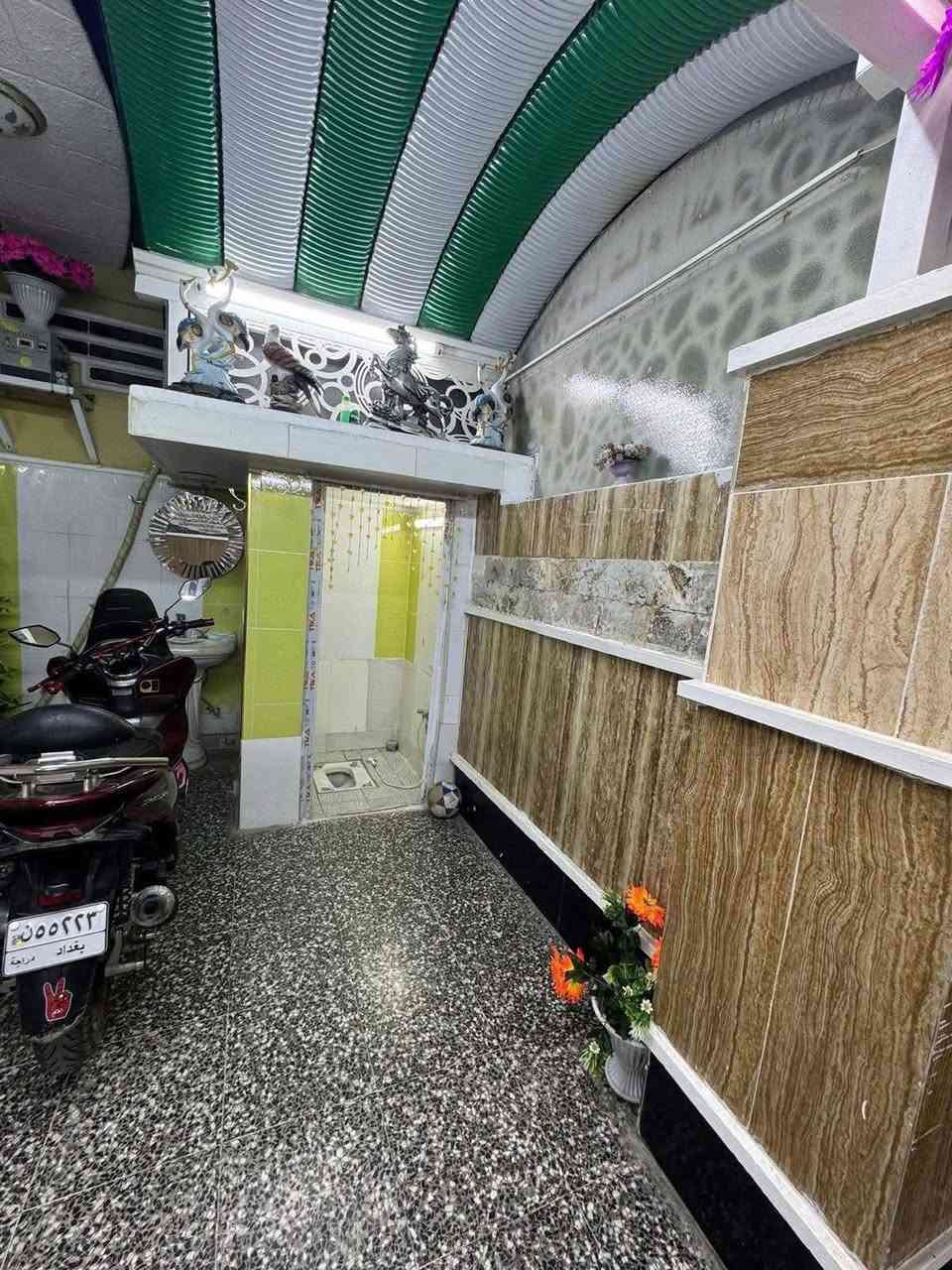 150متر #للبيع 
الموقع /الشعب حي التجار ،الضباط
واجهه ٧ونص 
النزال ٢٠ 
مدخلين 
يحتوي على 
استقبال ،مطبخ معزول ،خدمات في كللا الطابقين وخارجية ،
4غرف نوم 
للمعلومات أكثر مراجعه مكتب القريشي   للعقار 
***********
