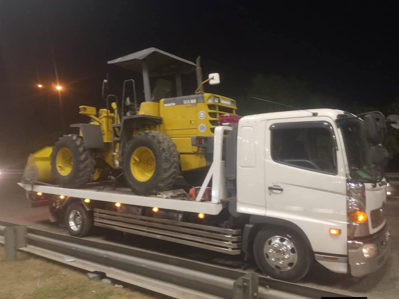 كرين لاجر سطحي 24ساعه بخدمتكم بغداد وخارج وادخل وكل المحافضات ***********
