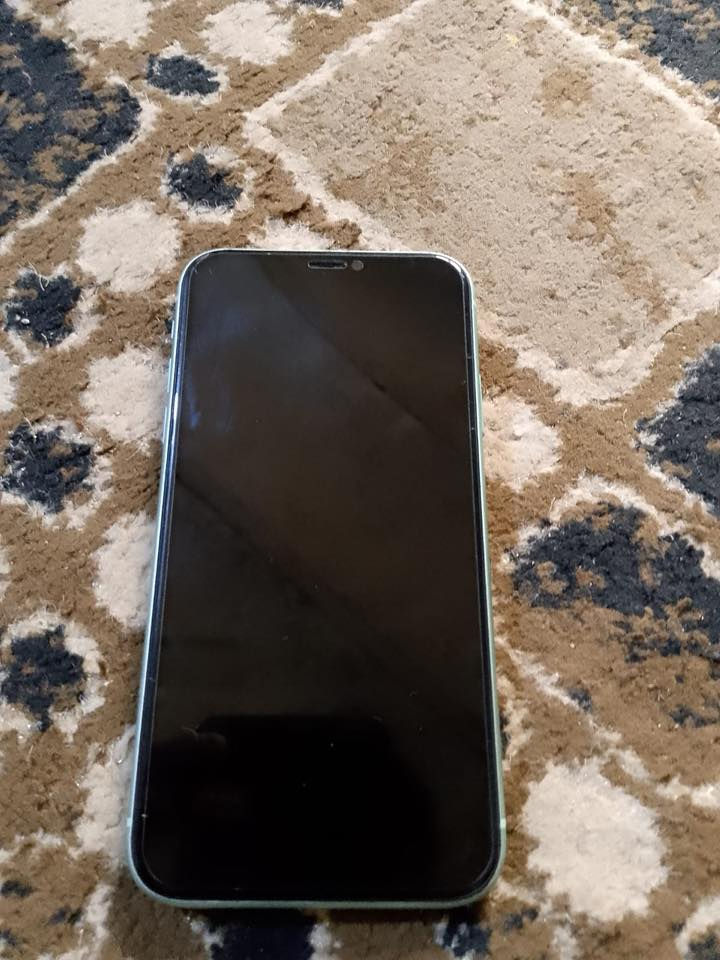 ايفون 11 عادي لون اخضر ممبيز دبل سيم كارت المرغوب ذاكرة 128 بطارية مبدله 100 الباقي كله بلادي شاشه بلادي وفيس ايدي شغال و سماعات فول كامرات دمعه جهاز فول مواصفات للبيع او مراوس واتساب ***********
