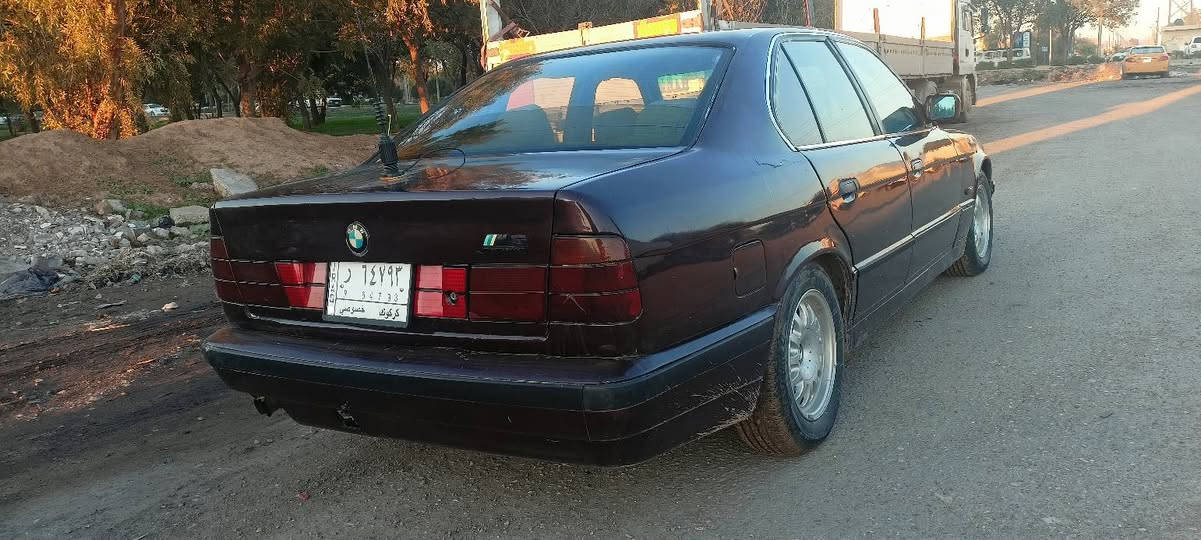 ***********
بيم بو فروشتن موديل 91 گير عادي سةنةوي هةية لةگةل وكالةيشي هةية وةرةقةي زوره تةقةورةقه نيه چوار تايه تازه كارةبايي هةمووي ئيش دةكا مةكينةي دةنگ چعوب ي تيايه سعر 22 وةرةقة لةگةل توزي معامةله . شوين كةلار صمود كالار, السليمانية
