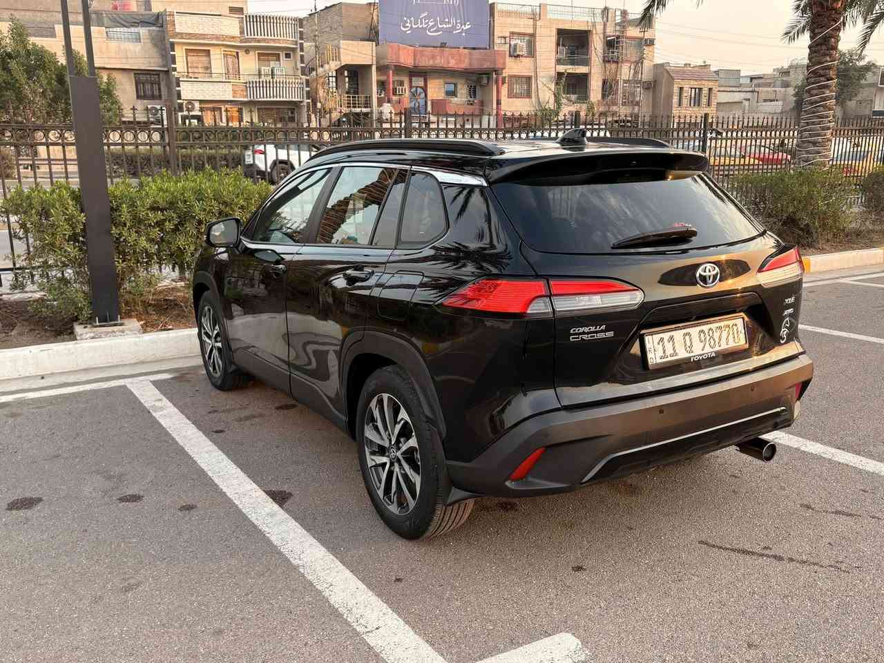 السلام عليكم .. للبيع تويوتا كروس 2023 امريكي اصلي بانزين مو صيني والي يقارن السعر بالصيني خل يجي يشوف السيارة بعينه ويقرر مواصفات xle يعني فل مواصفات فور ويل حادثها فقط لايت يسار موضح بالصور ومبدل اصلي السيارة بحالة الوكالة ممشاها 25000 كيلو متر فقط بيها شبر بارد بالباب الخلفي  
السعر 185 يعني شدة و 85 ورقة 
الجاد يتواصل على الخاص ويدلل 

مكان السيارة بغداد اليرموك


**إذا كنت صاحب هذا الإعلان وتريد حذفه لأي سبب، رجاءا أرسل رسالة إلى الدعم الفني**