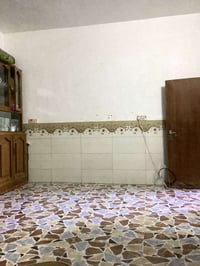 بيت  طابو مساحته 200 طابقين .بي  اربع  غرف  وركن ومقابيله مدرسه ومنتزه...