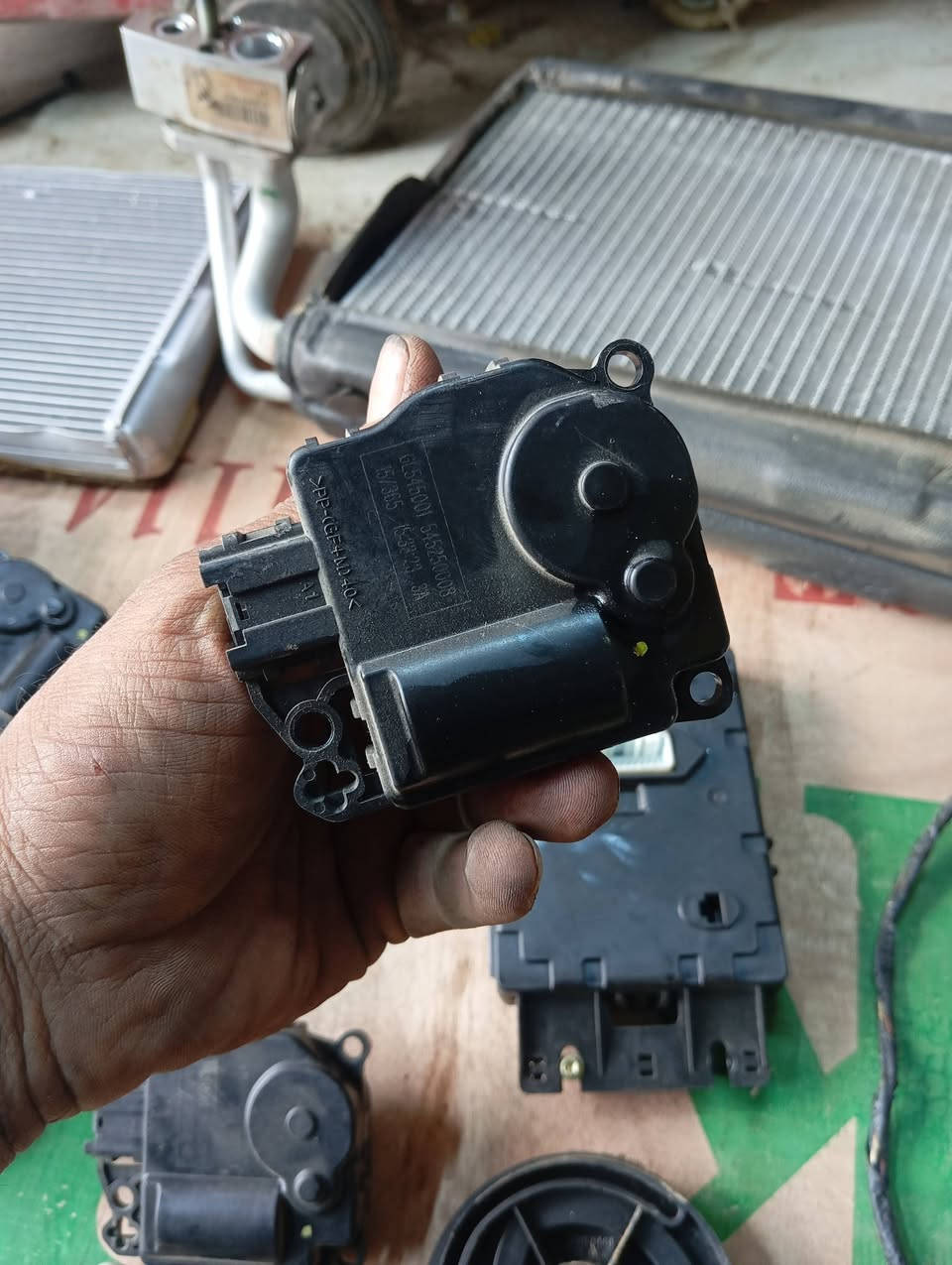 غراض تبريد كامله ***********
فريز 
راديتر تدفئه
حاسس
ماطورات بوابات
