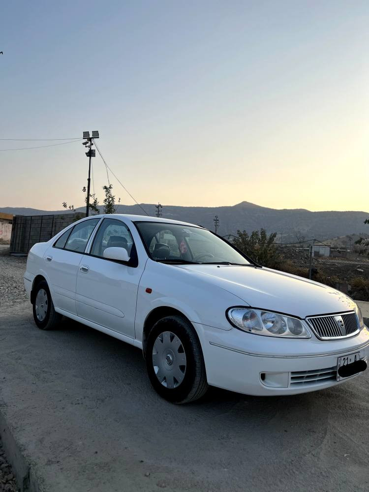 نیسان سەنی یابانی 2009
مەکینە سپی گەورەی زۆر پاک 
سەنەوی تا 2030 تازەیە بە ناو خۆمەوەیە
بۆیاخ دوو دەرگاو چەملاغی لای سکن بێ ناوگرتن 
سەیارەکە زۆر پاک و جوان ماوەتەوە  نمونیە لە جوانی
 سەیارەکە لە سلێمانیە 
***********
*********** السليمانية, العراق
