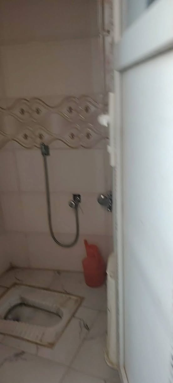 بيت للبيع سند ٢٥ الحر الكابينات واقع حال ٦٥ بس بلسند ٥٠ متر عرض الشارع ٨ متر البيت طابقين الطابق الأول كامل بس الثاني هيكل كامل حته ستاره كامله عوزه بس لبخ الطابق الثاني البيت كله كونكريت مسلح شغل درجه اولا سعر البيت ٥٥ للبيع وللرهن ٢٢ لمدت سنتين استقبال وصاله ومطبخ وصحيات والطابق الثاني غرفه وصاله كبار


**إذا كنت صاحب هذا الإعلان وتريد حذفه لأي سبب، رجاءا أرسل رسالة إلى الدعم الفني**