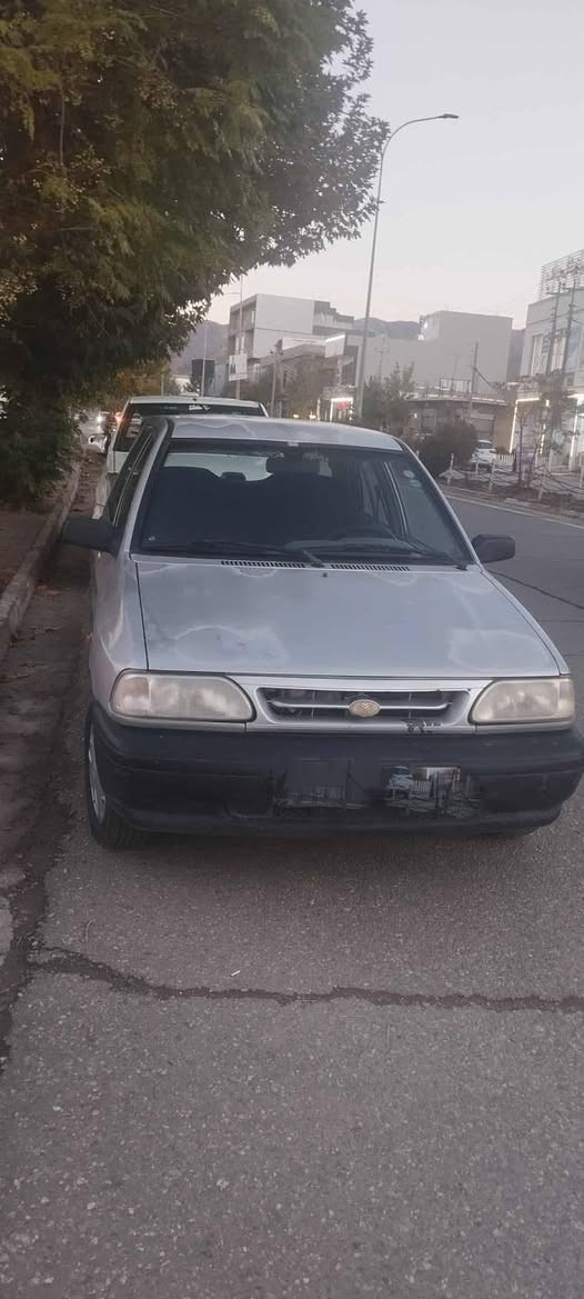 پراید مۆدیل ٢٠١٣
یەک چەمەلەقی تۆزێکی بۆیاخە بێ ناوگرتن 
تازە کامل سێرڤس کراوە مەکینەی نەکراوەتەوە 
کاڵبونەوەی هەیە سەیارەکە زۆر توندوتۆڵە ماڵی دۆستە مەسرفی تێدا نییە 
سنەویی تا مانگی ٦ ساڵی ٢٠٢٨ تازەیە 
تحویل و بەناوکردن بەشەرت 
ڕەقەمی خاوەنی (***********) السليمانية, العراق
