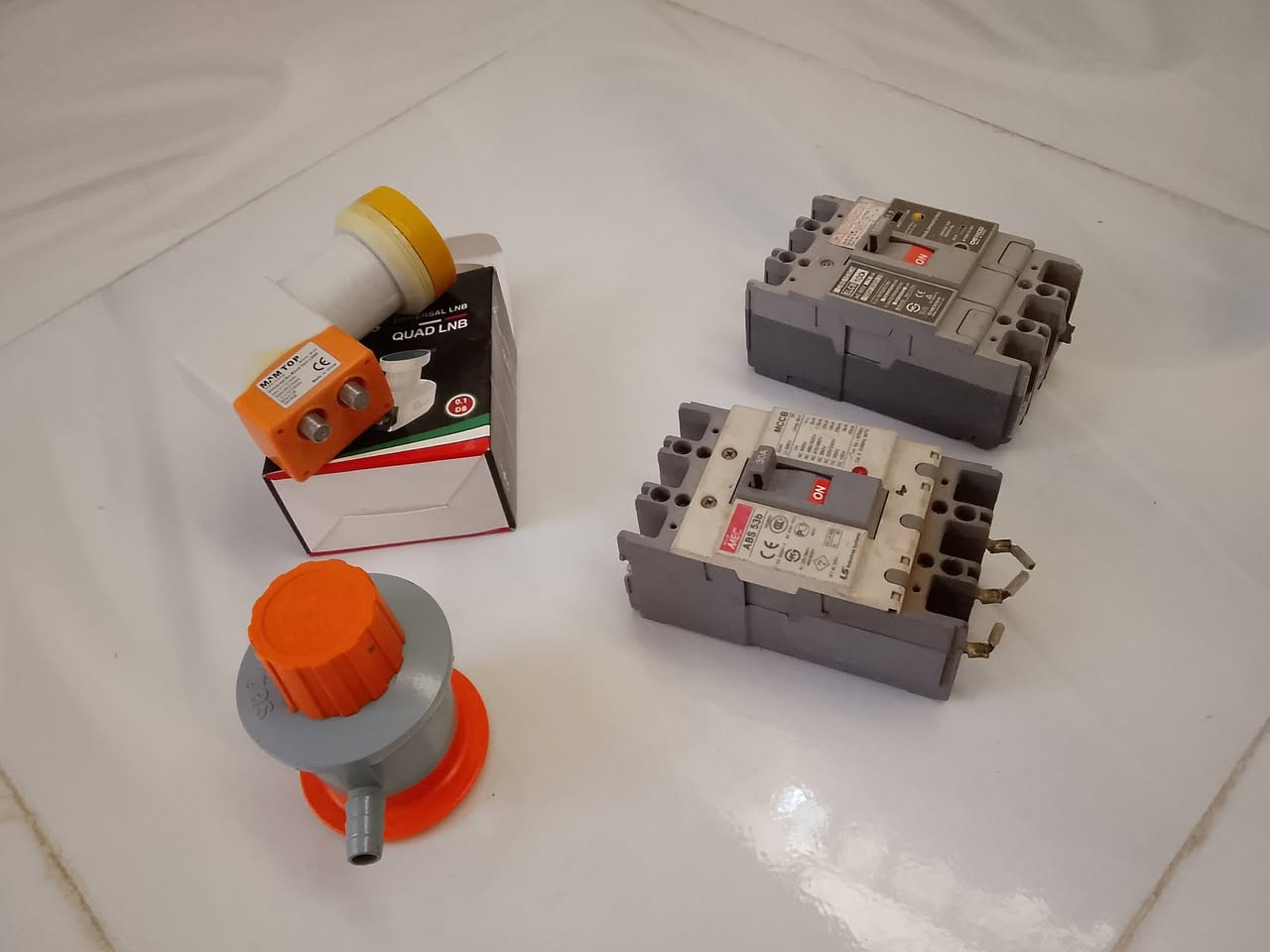 غراض بيع شلع.   كلهن نضيفات وبيهم
مامستعمل.   

بيع شلع.    قيم واخذهن 

 ***********
