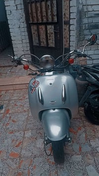 شباب دراجه كلاسيك للبيع سرعه 100خبط كله بلادي كهربائيات كلها شغاله الس...