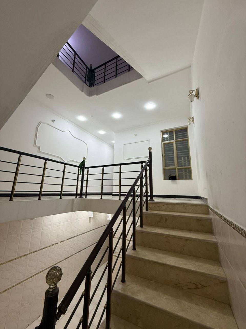 منزل للبيع ✅

المساحه 100م
الواجهه 5م 
النزال 20م 

الموقع ضباط البنوك قرب جسر البنوك 
يحتوي 3 نوم 
سنه البناء 2023 

للاستفسار 
☎️***********
☎️***********
☎️***********
