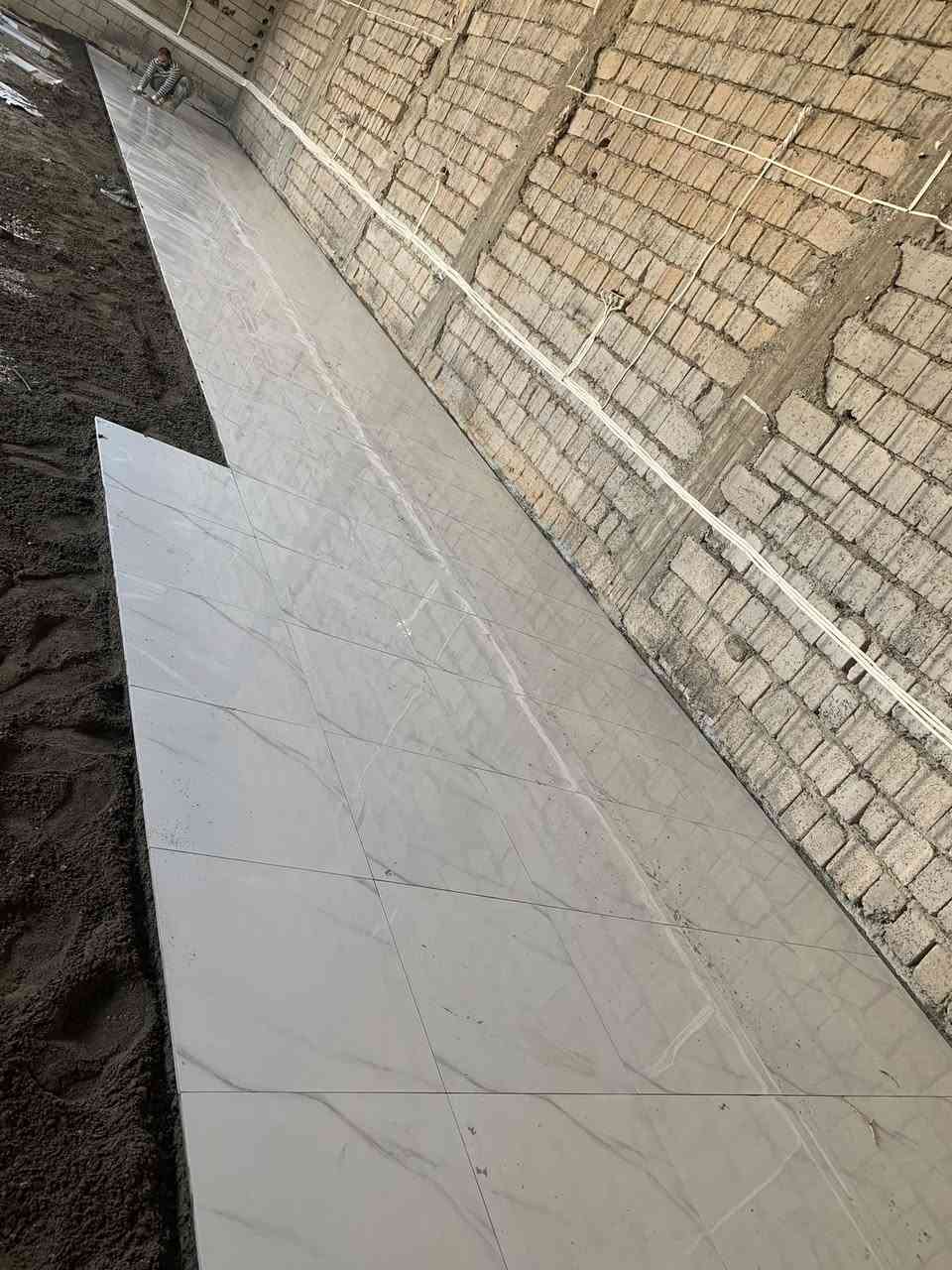 السلام عليكم كادر سيراميك متفرق 
حاليا  سعرالمتر 3 ونص ارضي وجدار 
للتواصل ***********  خابر وتدلل
