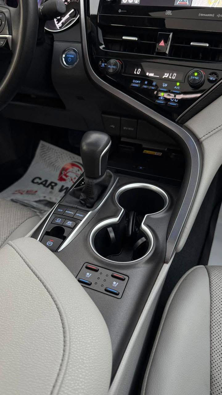 تويوتا كامري XLE Plus Hybrid 2024
فول فول مواصفات سلايد فتحة سقف 

رقم السيارة بغداد بأسمي 
حجم المحرك 2500cc هايبرد
ماشيه 13 الف ميل 

المواصفات فول 1/1
 •اللون: رمادي لؤلؤي من داخل جلد اوف وايت
 •شاشة عرض المعلومات على الزجاج الأمامي (HUD)
 •تبريد وتسخين للكراسي - دبل كراسي تحكم كهرباء 
 •4 كاميرات (رؤية 360 درجة)
 •4حساسات أمامية+4 حساسات خلفية-مساعد اصطفاف P
    • نظام صوت JBL فاخر – 9 سماعات دمام خلفي
    • فتحة سقف – بصمة – تشغيل عن بُعد
    • رادار – تنبيه مغادرة المسار – تنبيه تصادم- مثبت سرعة
    • شاشة كبيرة – نظام ملاحة – تحكم ستيرن - انارة محيطية داخلية - لايتات الامامية عدسة متحركة تتحرك مع اتجاه الستيرن -سيارة على وضع الشركة 
السيارة قطعةمن نوادر الكامري بالسوق من نظافة ومواصفات
 
حادث امريكا
• حادثه خفيف طخه بسيطة بالتاير جهة سايق صلحته بدون دواخل شرط الفحص
•⁠سيارة كله ليبل واحد
•كلين تايتل حقيقي
•مكفولة كفالة عامة من الحادث والصبغ حتى الدعاميات كفالة بدون صبغ                      
‏4T1F31AK2RU624651
 
 المكان: بغداد 
لتواصل: *********** اتصال أو واتساب
