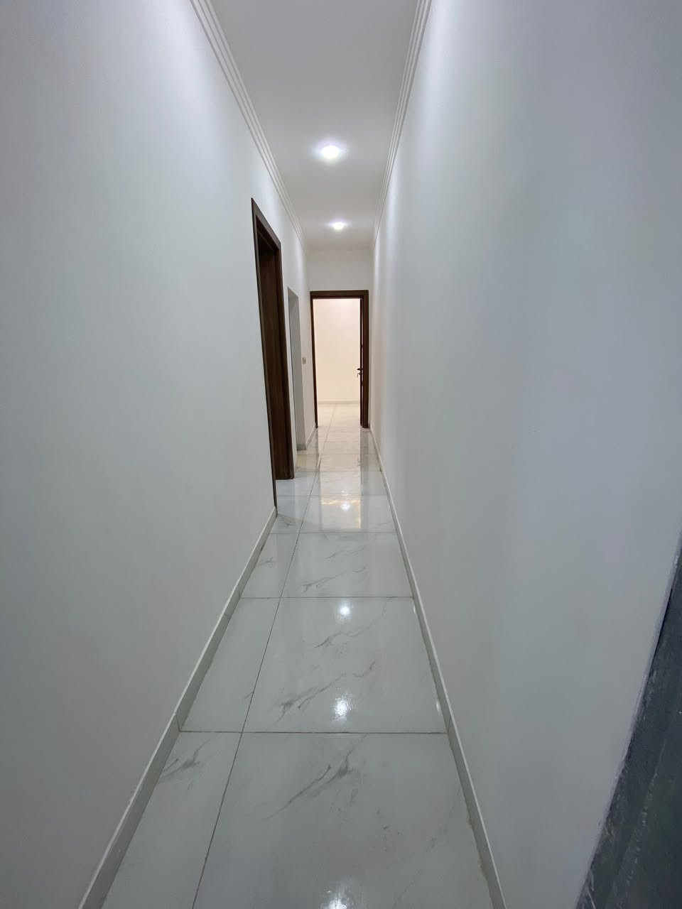 مشتمل أرضي جديد للإيجار – بناء سوبر ديلوكس
📍 حي الجامعة – شارع خدمي قرب الربيع
🔹 مدخل مستقل تمامًا
🔹 مساحة 180 متر
🔹 غرفتين نوم
🔹 صالة واسعة
🔹 مطبخ
🔹 صحيات
🔹 منور
🔹 موقف خاص للسيارات

✨ تشطيبات سوبر ديلوكس

📞 للاستفسار: ***********
🏢 أبو لين للعقار
