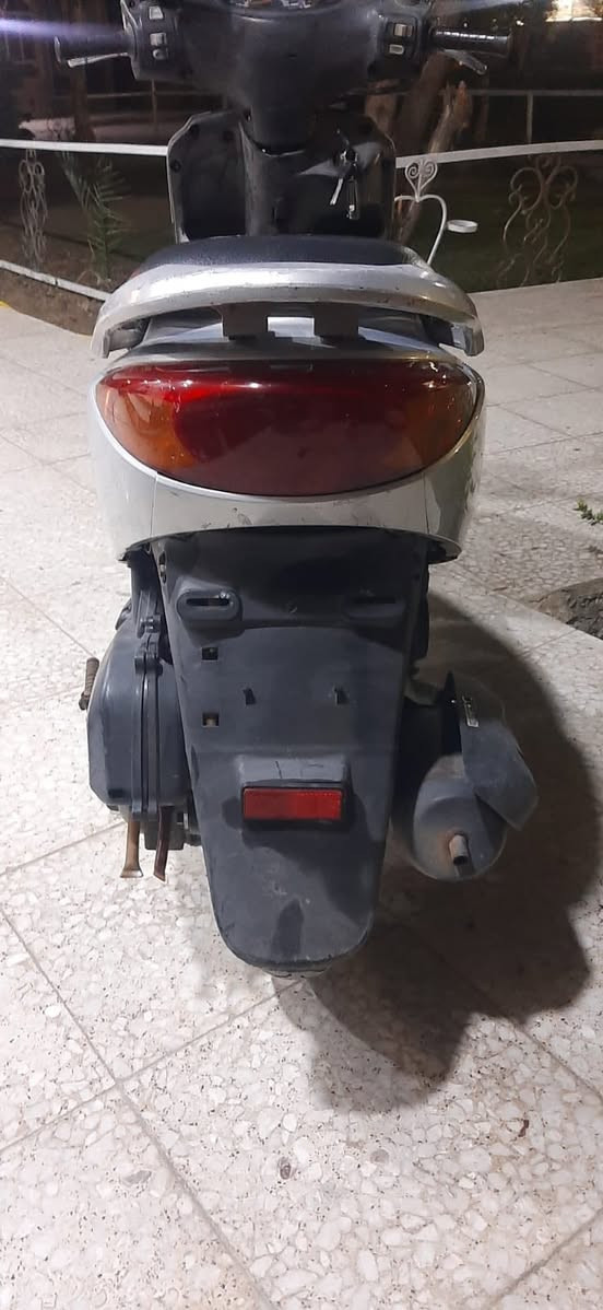 السلام عليكم من رخصه مدير الكروب
دراجه بريز حديث لايت فوك ***********استخدامً قليل 

دراجه رمبه لوك لوك لوك كفاله عامه اوراق رمبه موجوده 

عنوان الدوره  حي الصحه 

الدراجه عوزه غسله متربه 

السعر ٧٥٠
