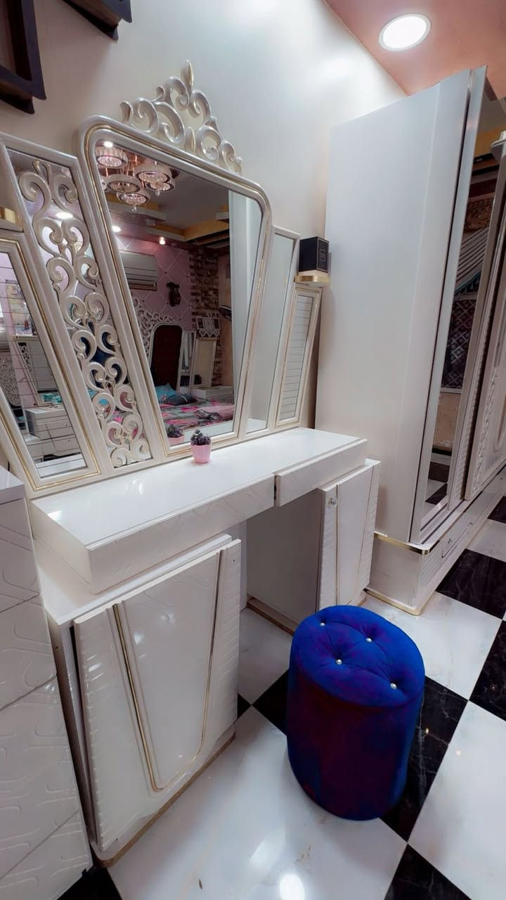 السلام عليكم غرفه تركي للبيع السعر مليون دينار قفل لتواصل ع هاذه الرقم ***********
