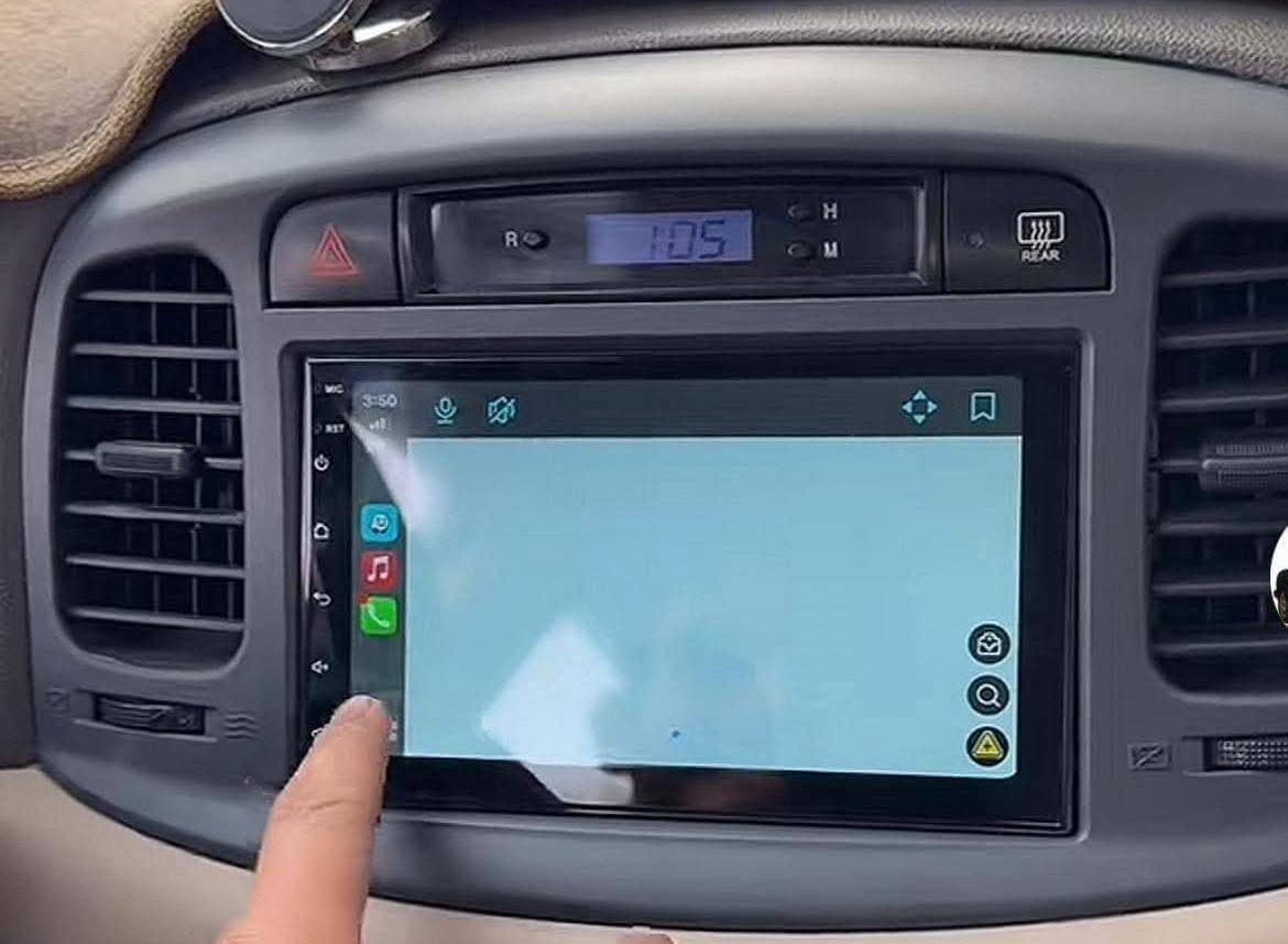 سلام عليكم 
يتوفر شاشة أندرويد تركيب على الإطار الاصلي 
ترهم ريو واكسنت 
تدعم جميع التطبيقات والانترنت 
للاستفسار والتواصل ***********
