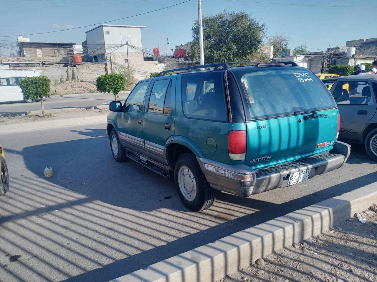 سلام عليكم بلايزر جيمي 1995 مشروع وطني سنويه الحد 2028مكان السيارة بغداد سعر 40   
***********
