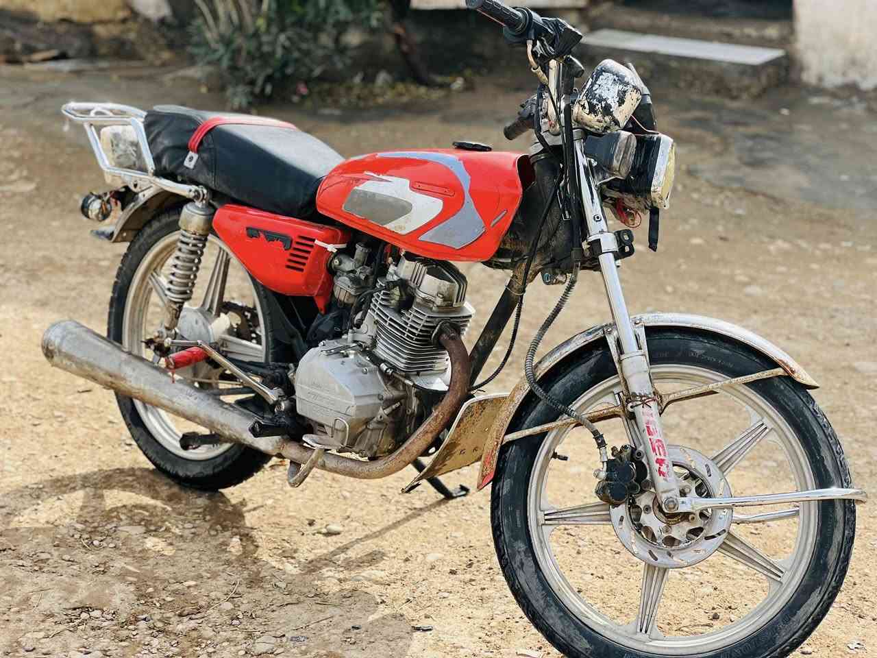 السلام عليكم دراجة سيفان للبيع موديل 2018اوراق كامله كهربائيات كلها شغاله مكينه خير من الله ما مفتوحة سعر 325وبي مجال للشراي مكان شهربان تقاطع الوجهية اتصل ودلل***********
