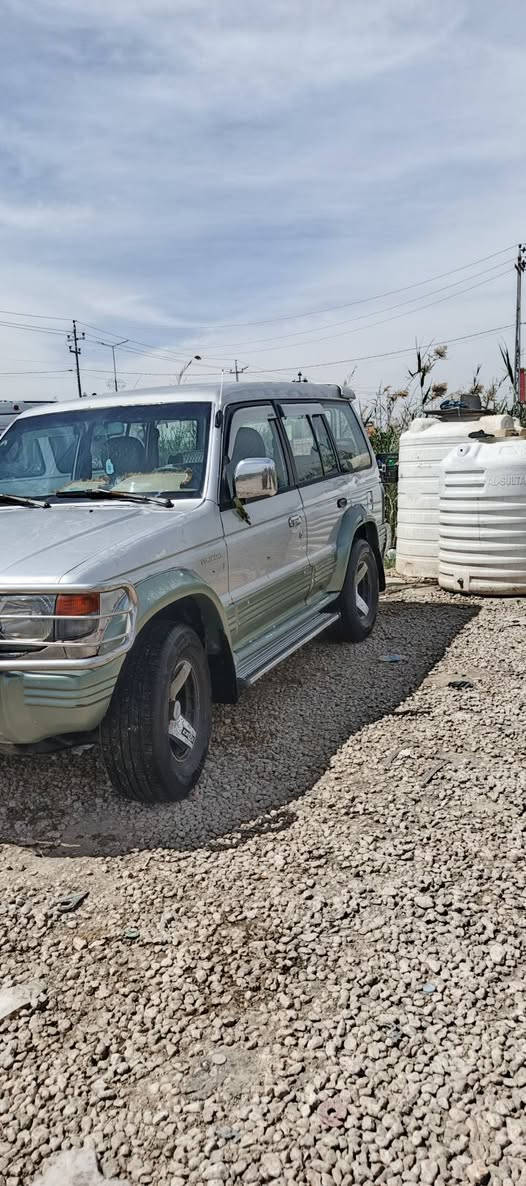 سلام عليكم باجيرو للبيع موديل 2000 سنويه لغاية 2028 السيارة بأسمي رقم بابل مكينه بانزين بلاديه گير عادي حداديه جاهزه العنوان بابل الحمزه الغربي للاستفتار *********** /***********
