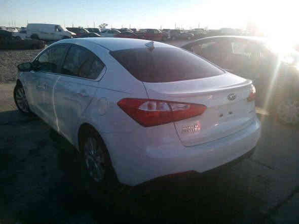 كيا فورتي 2015 وارد امريكي فئة EX
محركها 2000 gdi ما شايفه غير بنزين محسن ونشط خير من الله
گير ومحرك كفااالة
تبريد شغال يخبل وثلج بس التدفئة العام وكفت عندي ولغيتها ماسويتها فقط
ماشيه 104 الف وقابل للزيادة 

بدلت تخم تايرات قبل شهر تقريبا

ضرر السيارة من امريكا ضربة من اسفل السيارة فقط وهنا بالعراق اضربت بباب البيت بين الجامرلغ الامامي وباب السايق صار بيها صبغ على گد الضربة وبالدوسة هم واضحة بالصور  
وبيها تكحيلات بسيطة بنفس الجهة وبارد بسيط

السيارة معتني بيها كلش على ايدي بنزين بس محسن ودهن اصلي وكلش حاط ايدي بيها 
السيارة بأسمي شرط التحويل

السيارة عارضها 123$ وبيها مجال ان شاءالله
***********
