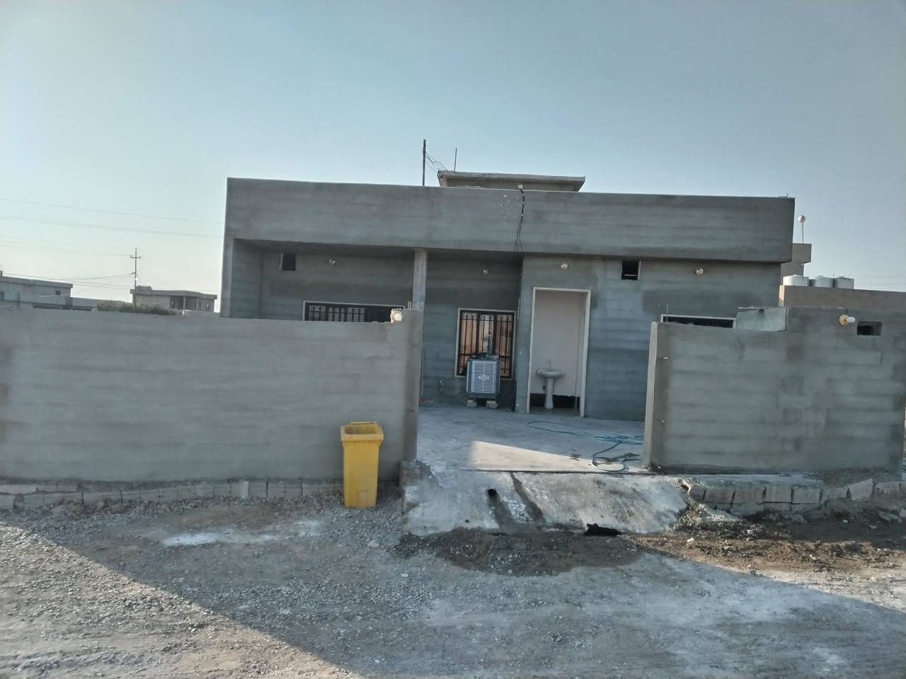 بسم الله الرحمن الرحيم
والصلاه والسلام على سيدنا محمد خاتم الانبياء والمرسلين

م…/دار للبيع 

مساحه القطعه240م 

مساحه البناء170

واجهه البيت12ونزال20

البناءمطلاع شمس 

يتكون الدار من ربعه7~4باب خارجي هول 4-4مطبخ5-4

غرفتين وحده5-4والثانيه4-4

ومجمع البيت 4-4وحمام وممشه خلفي 

موقع الدار الكراغول مقابيل المضهوريه (منطقه د ياسين العبيدي)

يبعد عن السايدين 100م وعن التبليط الفرعي 20متر شارع 8امتارللتواصل الاتصال

***********

***********
السعر المطلوب 45مليون
