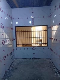 خلفه سيراميك جدران واضيات اشتغل بورسلين وكاشي ومرمر وبيات شغل درجه أول...