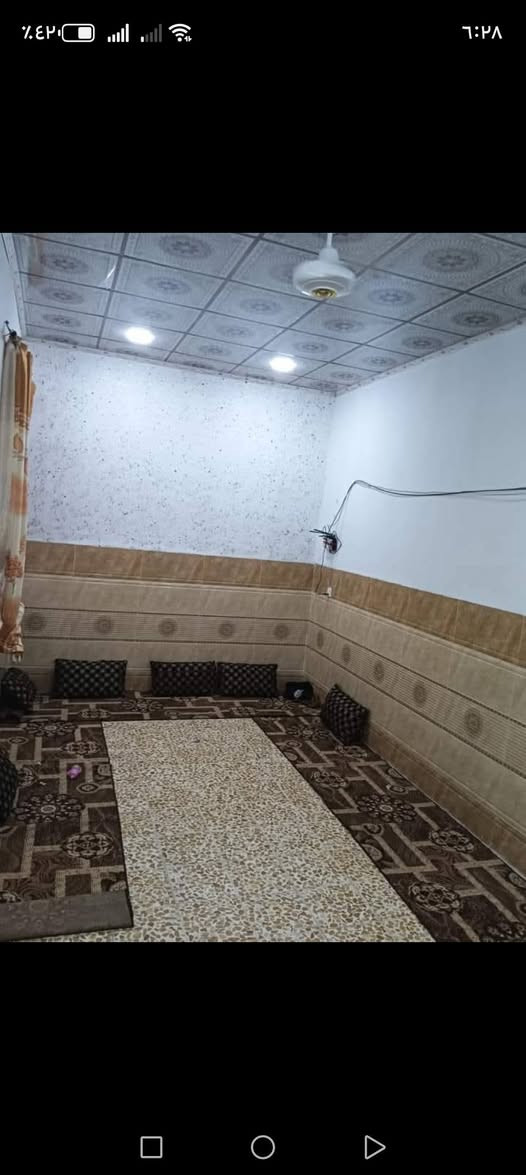 عندي بيت مساحه 230 متر اربع غرف نوم واستقبال وكراج ٦٥متر تصال على هذا الرقم *********** بيع مستعجل
بلرشيديه يم جامع المحسنين
