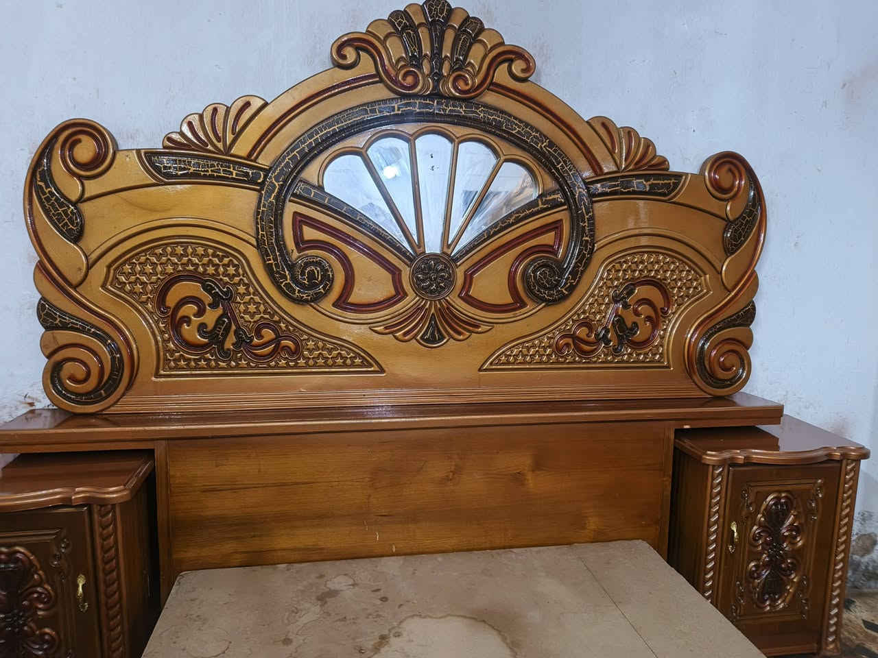 غرفه اخشاب ام السته نجاره تزكام جديده كلش نهايته 650مكان ناصريه ***********
