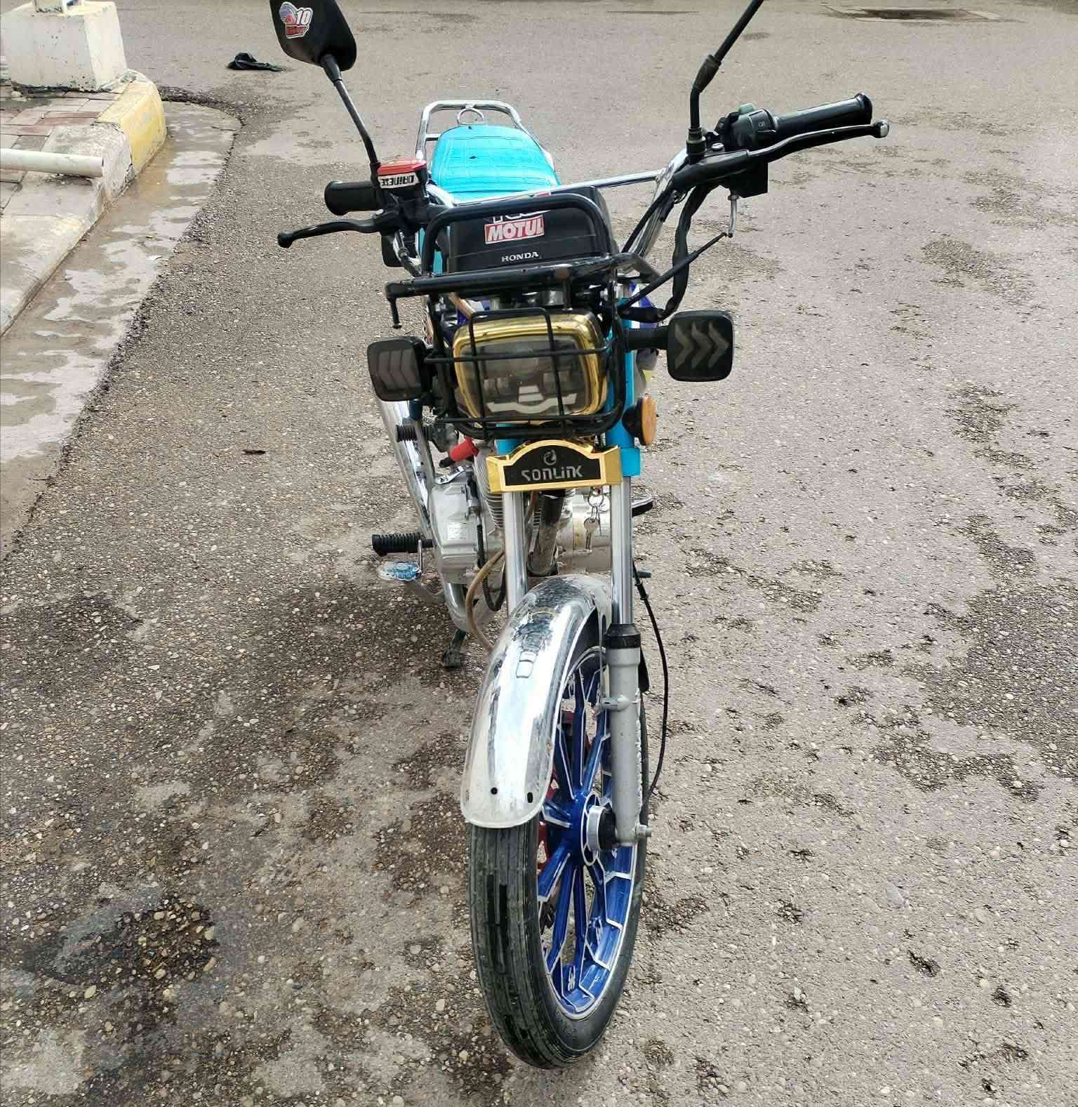 #للبيــع
سولنك ايراني موديل 25 اوراق منفيس بي محرك بلادي 200 مكانــه/تأمـيـم


**إذا كنت صاحب هذا الإعلان وتريد حذفه لأي سبب، رجاءا أرسل رسالة إلى الدعم الفني**