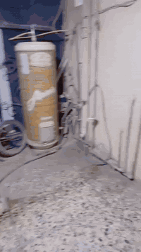 السلام عليكم.... بيت للبيع منطقه الشعب شارع عدن قرب متوسطةالاشراق مساحه 60م واجهه 10نزال 6 استقبال مطبخ وغرفه صحيات طابق ثاني غرفتين وصحيات استفسار مكتب الشعب للعقار بادره ابو هيله   ***********واتساب *********** اتصال
