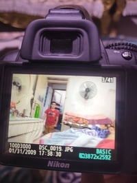 كاميرا نيكون • مع ملحقاتها