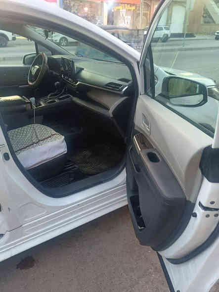 تويوتا سينا هايبرد موديل 22 ماشيه 14ميل فقط مامشتغله خط بغدادباسمي حادثهه بالصور  كفاله من الشواصي واللغد السعر 260ورقه موبايل ***********
