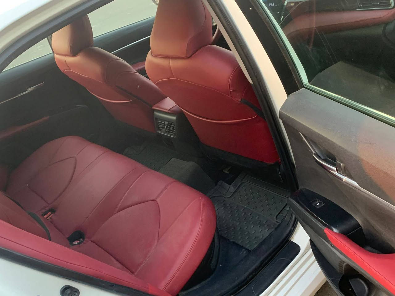 السلام عليكم
تويوتا كامري 2018 محدث 2023 (هايبرد) 

خليجي تكسي دبي 

صبغ عام اصل ابيض 

نظيفة جداً السيارة 

كير محرك نضيفات 

بصمة بلادى لمس 

شاشة لمس 

كامرة

حساسات

تبريد قطعتين 

تخم تايرات جديد

كشنات جلد لون احمر  

نقاط عمياء

اشاير بالمري

تحديد مسارات 

سايد بريك دكمة

اوتو هولد

السيارة مرقمة بغداد وبأسمي

للأستفسار ***********
