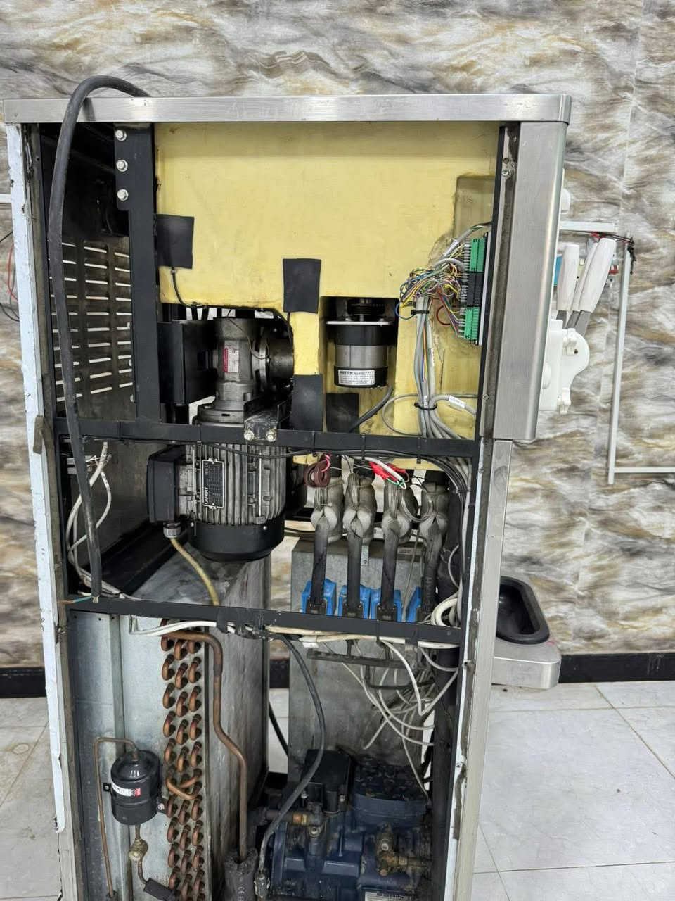 محل مرطبات جاهز للبيع
للاستفسار مراسلة الصفحة او واتساب ***********
