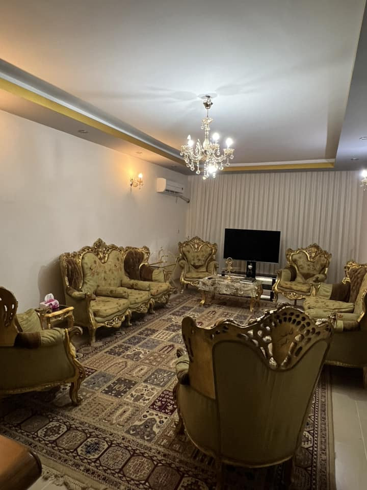 السلام عليكم 
اثاث بيت مستخدم للبيع كل من وسعره واذا كلهن يوجد خصم خاص
تخم دمياطي مصري اصلي شغل ايد مع الطبلات ينرادله بعض المللحظات1250.000
غرفة النوم الكبيرة 1250.000
غرفة الاصغر منهه 400.000 لان ينرادلهه بعض التصليحات

ميز طعام خشب زان 8 كراسي انتيكة 500.000

كعدة عربية تفصال واسفنج ضغط عالي 200.000 
كاونتر خشب تركي 500.000

مكانهن بغداد الكرخ للاستفسار *********** موجود واتساب
