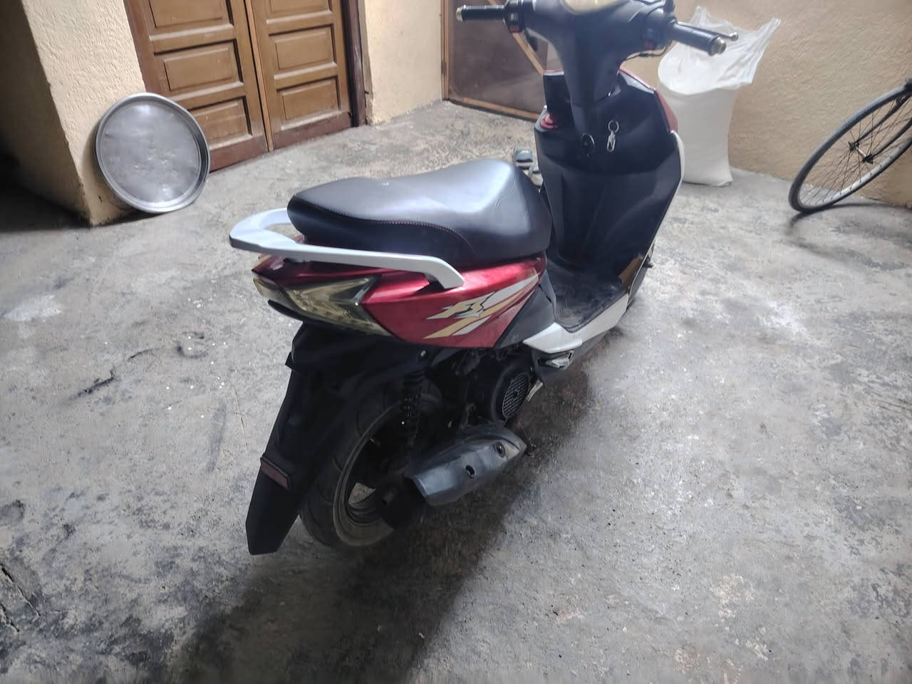 سلام عليكم من رخصة الادمن دراجة fs للبيع موديل 2020 fs150 السعر 200 مكان سدة الهندية للأستفسار  الاتصال على هذا الرقم ***********
