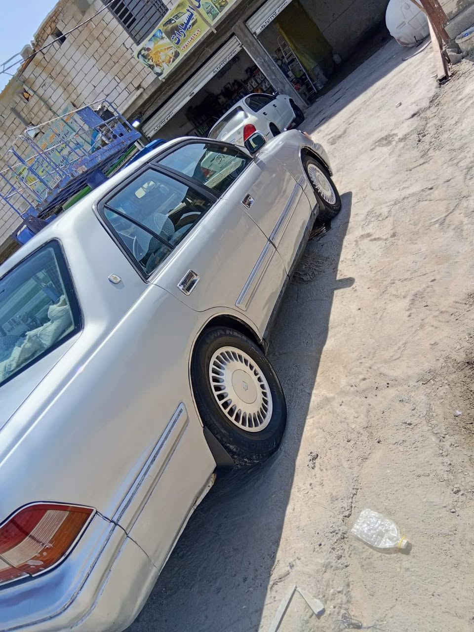 سلام عليكم راس الثور تكم للبيع موديل ٩٨ بسمي سنويه ٣١ تنتهي مكينه كير حداديه كهربائيات كلها شغاله تبريد عاطل ماعرف شبي مكينه ففتي مجول كفاله كص ونقل سياره مصبوغه عام مكاني ناصريه سعر ٦٨ وبيها للطيبين *********** واني خادم

